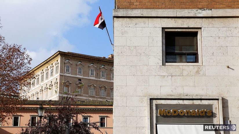 McDonald's na Borgo Pio v Ríme. Firma...