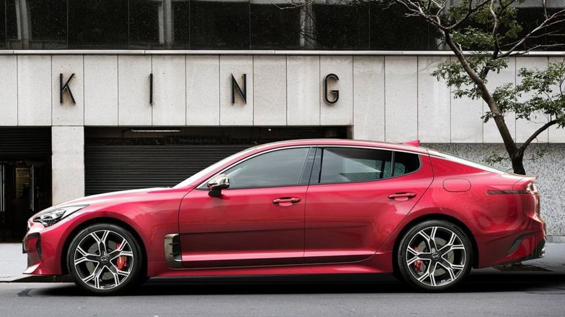 Stinger stavil na veľkorysý formát. Dĺžkou 4...