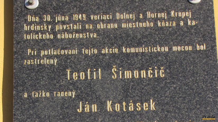 Pamätná tabuľa na kostole v Dolnej Krupej.