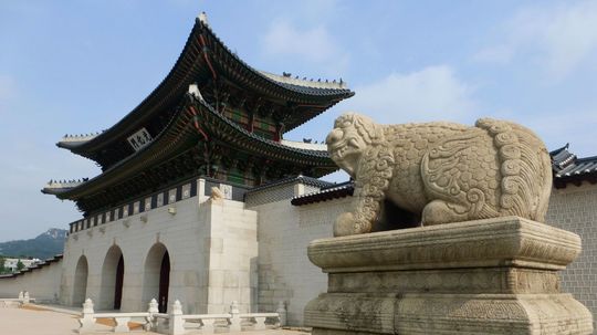 Brána Gwanghwamun, hlavný vstup do kráľovského...