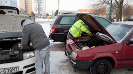 Autá mrzli na diaľniciach priamo za chodu