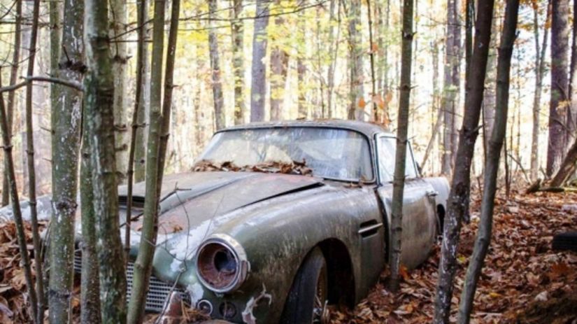 Vzácny Aston Martin DB4 ostal stáť z...