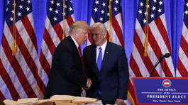 Trumpovho poradcu pre bezpečnosť vyšetruje FBI. Prezident mu verí