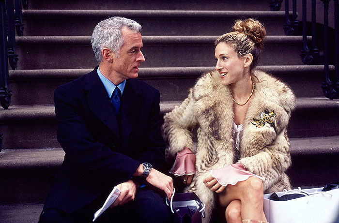 Sarah Jessica Parker ako Carrie  sedí na...