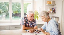 Počet exekúcií rastie rýchlejšie ako počet dôchodcov