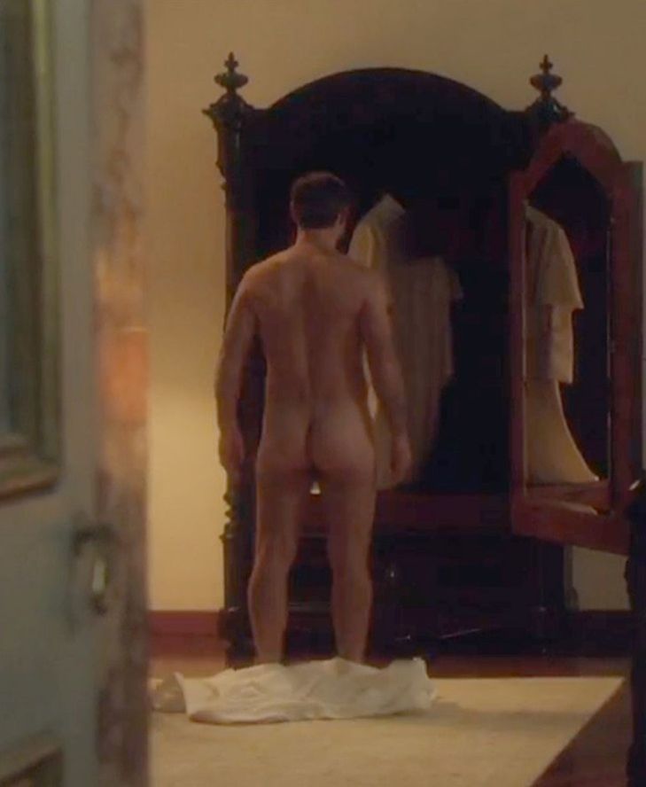 Herec Jude Law na zábere zo seriálu Mladý pápež.