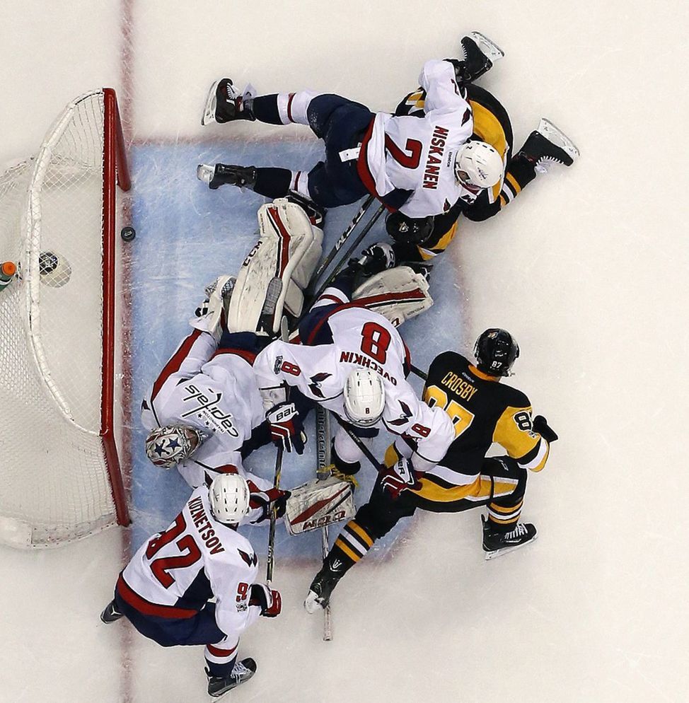 Víťazný gól Pittsburghu v predĺžení zápasu...