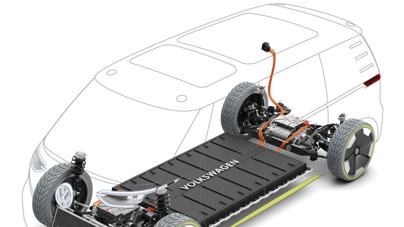 Pohon zabezpečujú dva elektromotory s celkovým...
