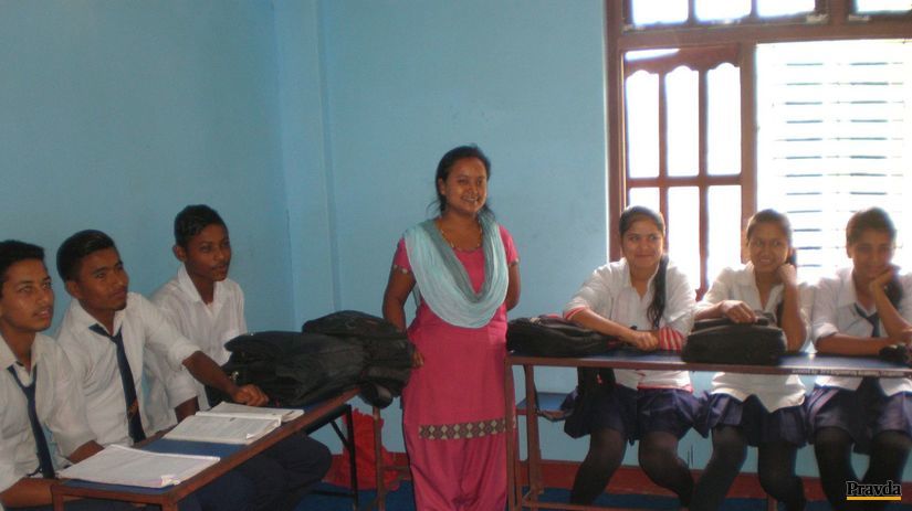 Desiataci s učiteľkou.