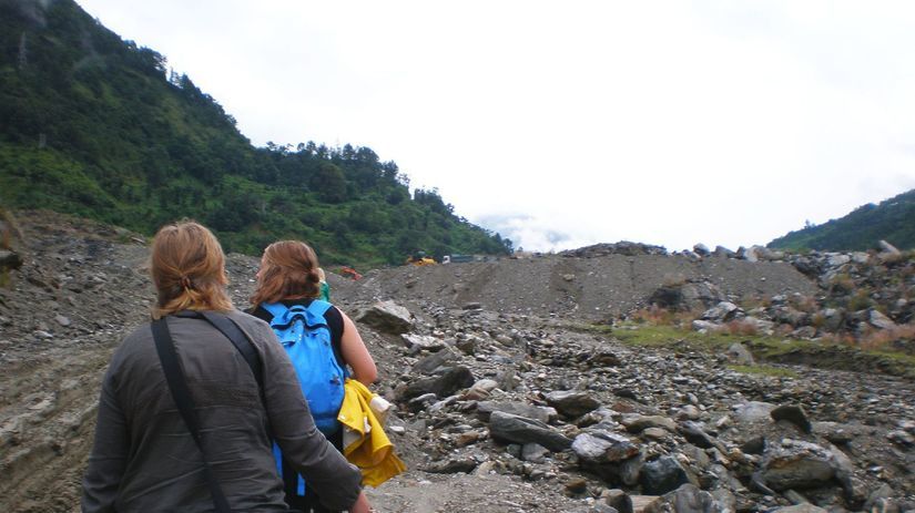 Po zosuvoch pri dedine Jure.