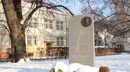 Politicky nespoľahlivých vyzbrojila ľudová armáda lopatami