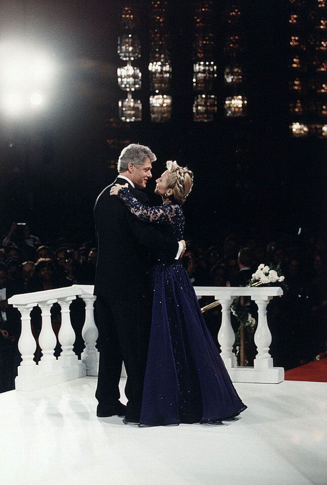 Bill Clinton si zatancoval s manželkou Hillary...