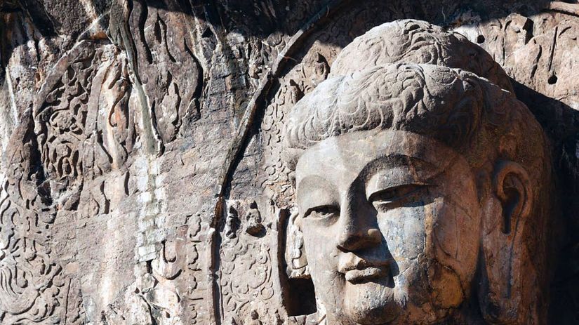 Vairochana z Longmen. Hlava monumentálneho...