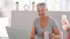 Pracujúci penzisti dostanú v apríli vyššie dôchodky