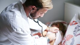 Chrípka sa šíri, našli sa aj prípady SARI