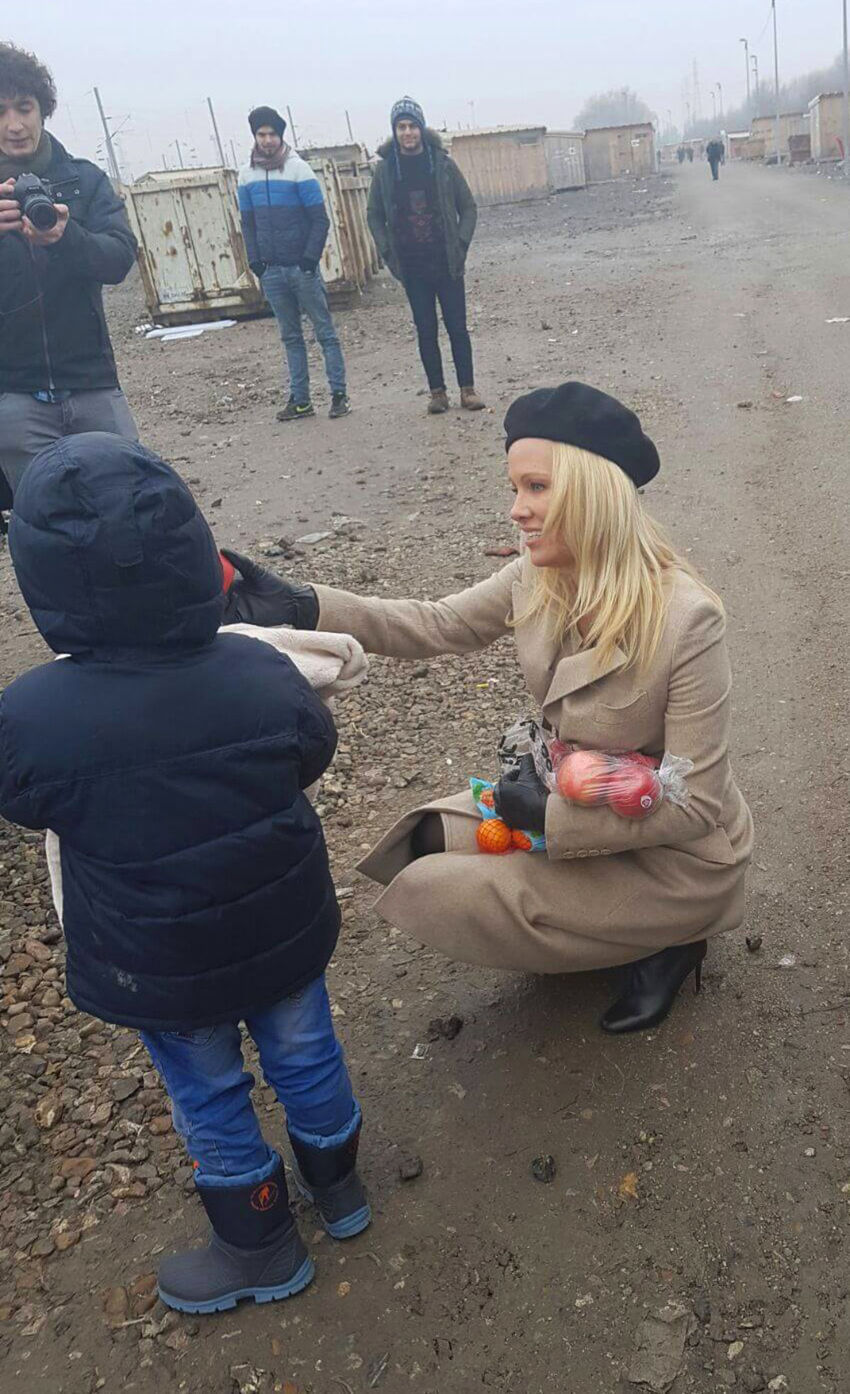 Herečka Pamela Anderson počas návštevy...