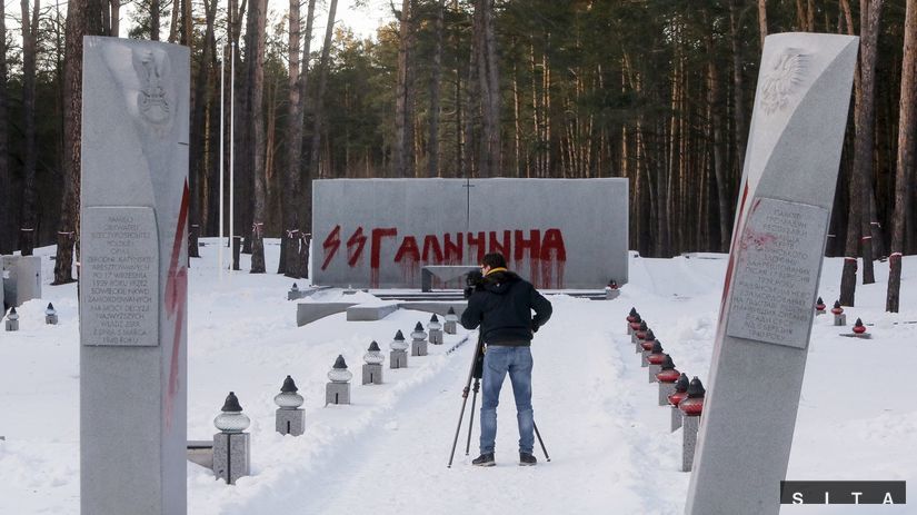 Nápis odkazuje na nacistickú jednotku SS...