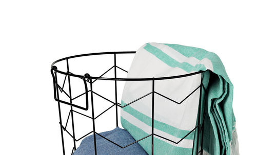 Kovový kôš na deky či vankúše, Tiger Stores.