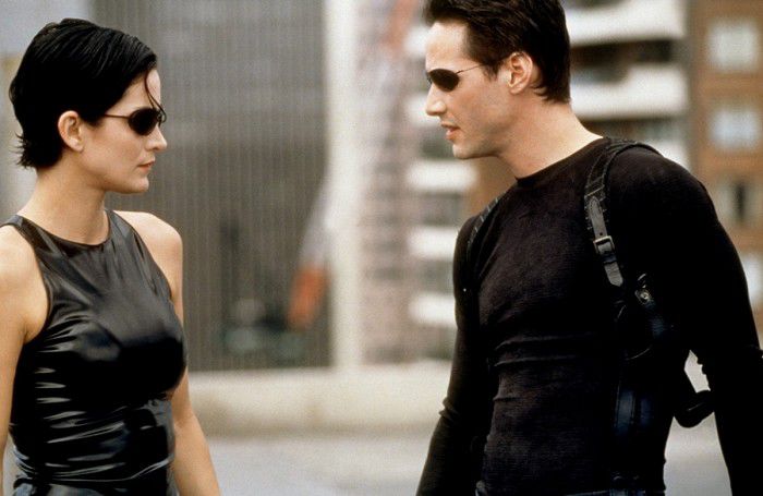 Keanu Reeves a Carrie-Anne Moss vo filme...