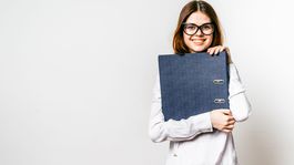 Firmy chcú mladých ľudí. Ponúk pre absolventov pribudlo