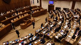 Danko prerušil 13. schôdzu parlamentu, Matovič mal v pléne obrázky