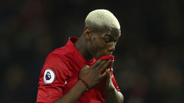 Úškrny a ironické slová. Pogbovi hrozí za status k Mourinhovi mastná pokuta