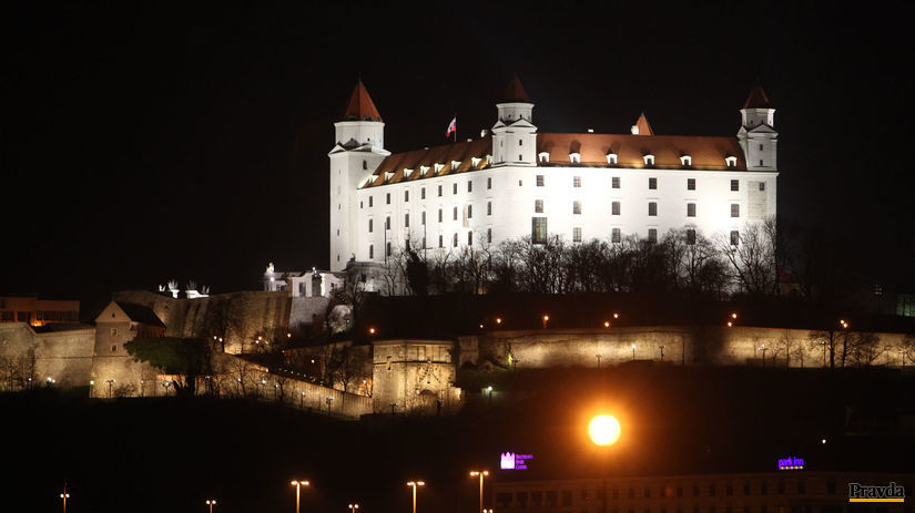 bratislavsky hrad, osvetlenie