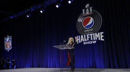 Amerika v putách politiky. Zatienila aj Super Bowl