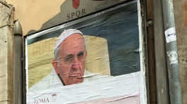 Kde je tvoje milosrdenstvo? Ulice Ríma zaplavili vyčítavé plagáty proti pápežovi