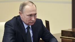 Putin telefonoval s Merkelovou. Chce nové mierové rozhovory o Ukrajine