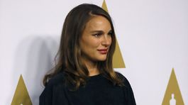 Tehotná Natalie Portman v šatách Topshop. 