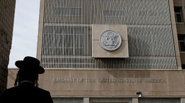 Trump hovoril s Abbásom o presune americkej ambasády