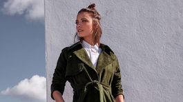 Trenčkot na päť spôsobov: Viete, ako nosiť britskú klasiku? Čítajte!