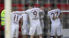 Bayern odvrátil blamáž v samom závere, ďalšia prehra Lipska