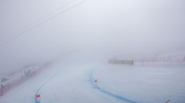 Hmla neustúpila. Zjazd mužov na MS presunuli na nedeľu