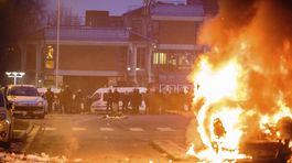Protesty proti polícii na predmestí Paríža vyústili do násilností