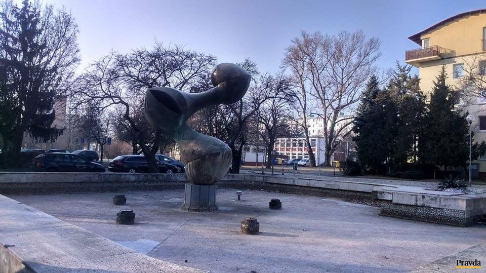 V súčasnosti slúži plocha ako parkovisko a...