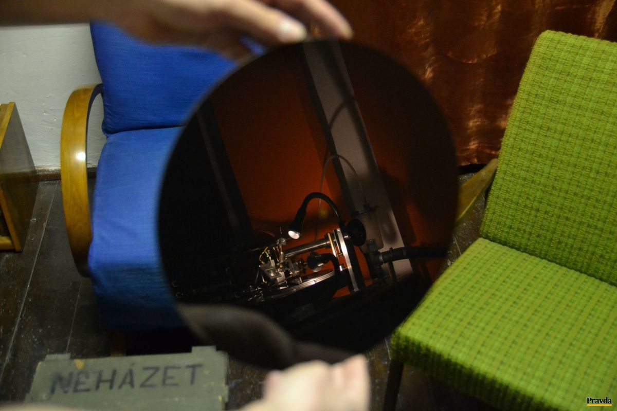Takto vyzerá čistý, nepopísaný vinyl. V ňom sa...