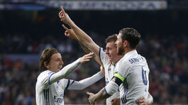 Neapol v Madride viedol, ale prehral. Arsenal si vezie z Mníchova výprask