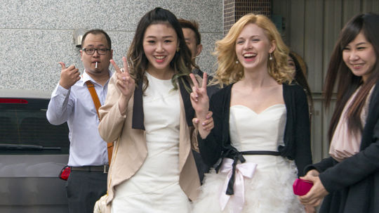 Svadobčania na taiwanskej svadbe.