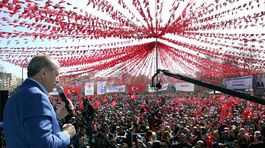 Turecká líra po referende výrazne posilnila