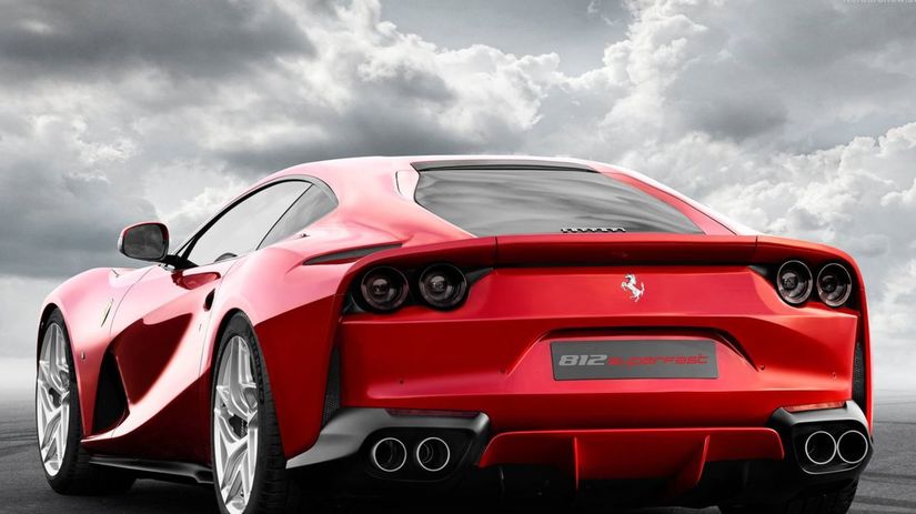 Zadná časť s vysoko uloženou odtrhovou hranou...