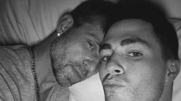 Gay sobáš roka?! Fešák z Arrow sa oženil, sobáš naplnili hviezdy