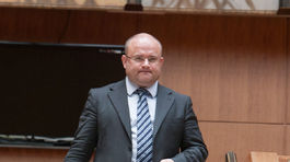 Nezaradení poslanci kritizujú Ficov sociálny balíček pre pracujúcich