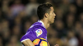 Real Madrid svoj náskok nezveľadil. Vo Valencii prehral 1:2