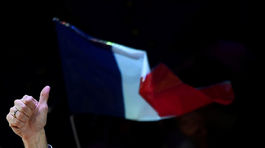 Podľa prieskumu by prvé kolo francúzskych volieb vyhrala Le Penová, druhé už nie