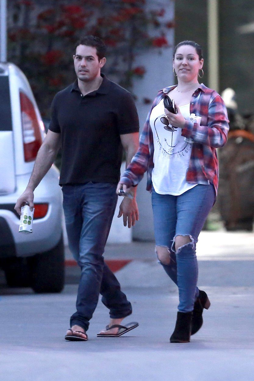 Kelly Brook a Jeremy Parisi na ulici v Los...