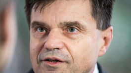 Dostanú extrémisti na školách červenú?