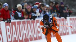 Považovali ho za imigranta. V Lahti stál prvý raz na lyžiach