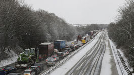 Búrka Doris ochromila dopravu v Británii, má jednu obeť